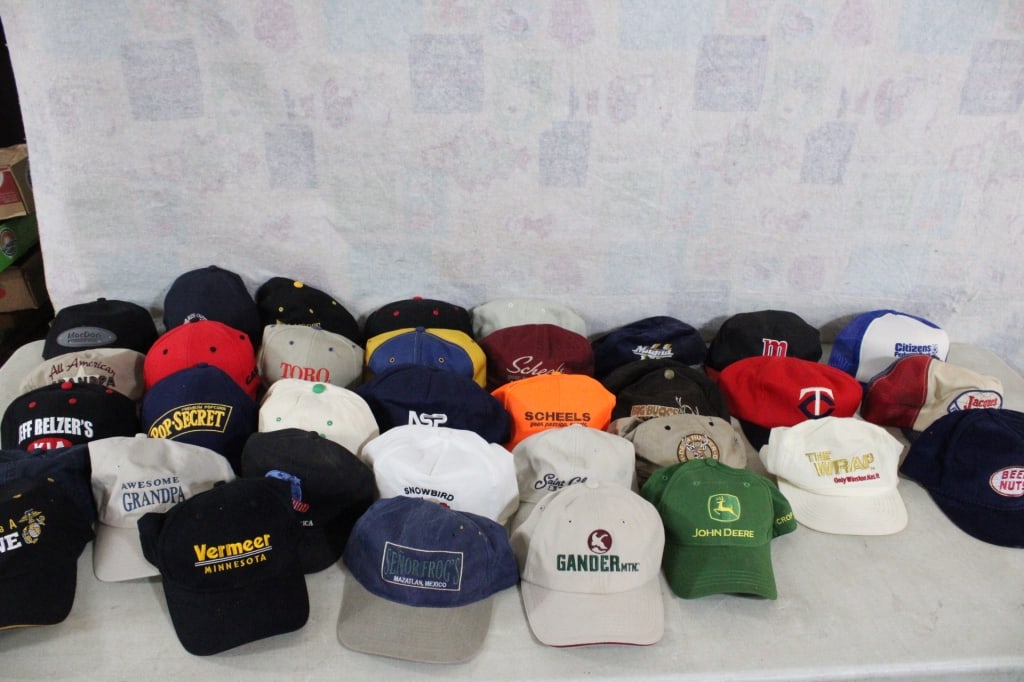 30 Snapback Trucker Advertising Caps (1 of 14)