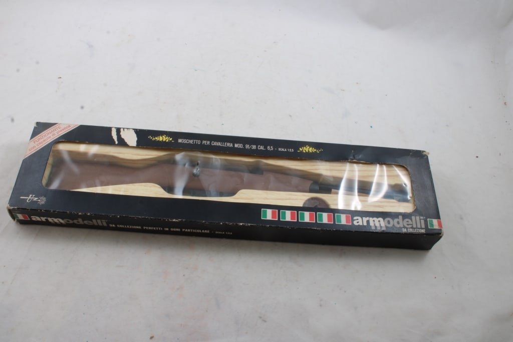 Armodelli Rifle Cap Gun Model Kit Italy in Box: Armodelli Rifle Cap Gun Model Kit Italy in Box - Not actual firearm- does not shoot projectiles. As pictured. Please ask questions and read terms & conditions before bidding.