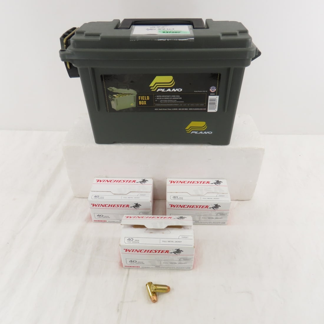 295 Rounds Winchester 40 S&W 165gr FMJ Ammunition: 295 Rounds Winchester 40 S&W 165gr FMJ Ammunition - 2 boxes & 1 open -in Plano Field Box Please read terms & conitions and ask questions before bidding.