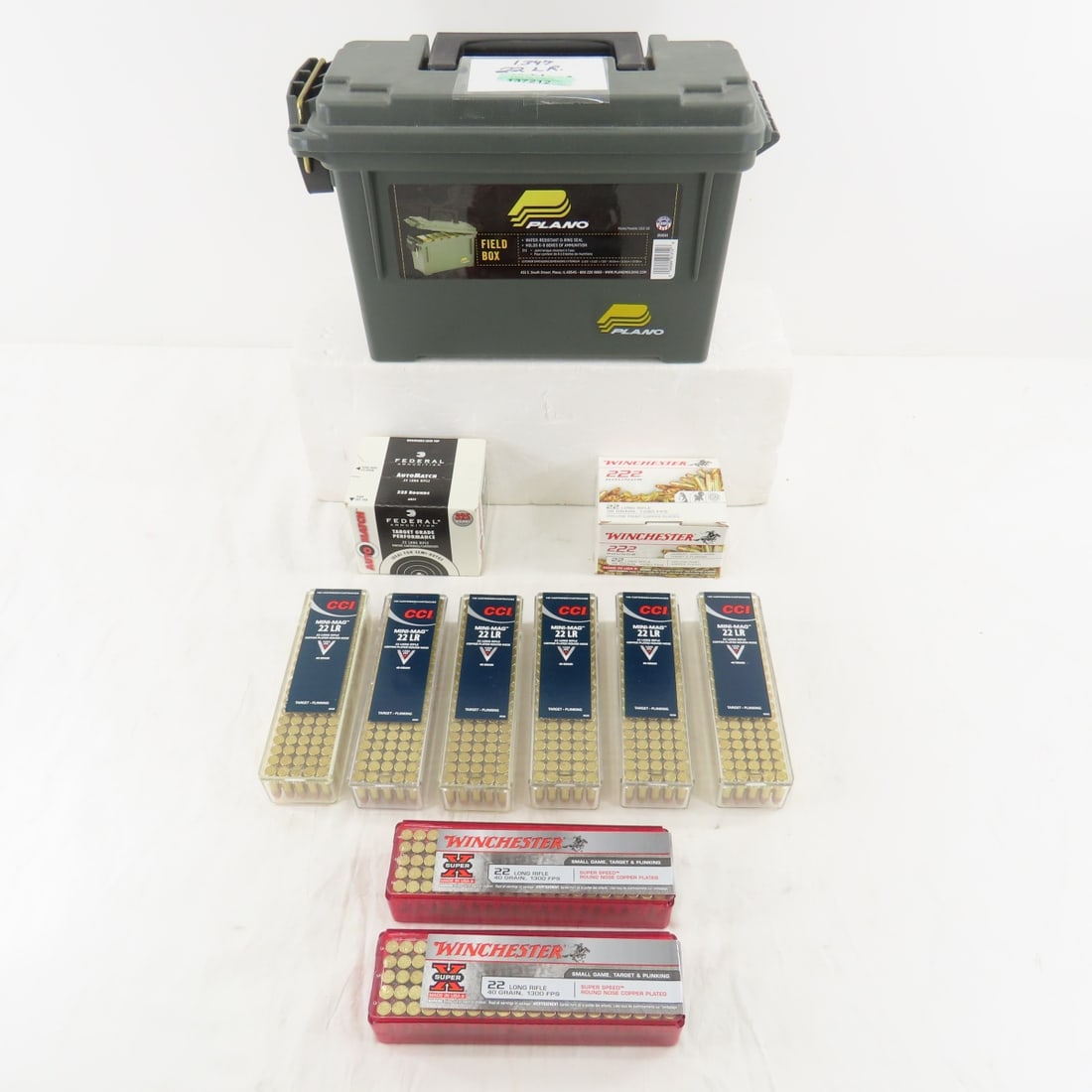 1,347 Rounds Mixed .22 LR Ammunition: 1,347 Rounds Mixed .22 LR Ammunition - 1 box of 325 Federal AutoMatch sealed, 1 box 222 Winchester 36 gr copper plated HP 1280 fps, 2 boxes 100 Winchester Super X 40gr 1300 fps, 6 boxes of 100 CCI min