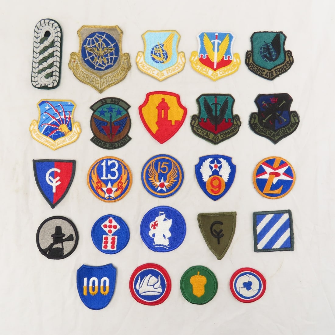 Collection of US Military cloth patches: Collection of US Military cloth patches - Please read terms & conitions and ask questions before bidding.