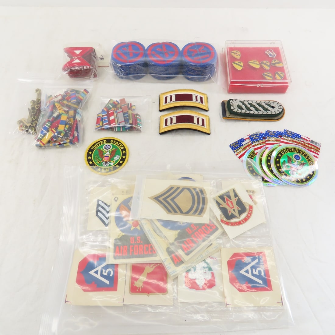 Mixed military insignia, some unissued & more: Mixed military insignia, some unissued & more - Please read terms & conitions and ask questions before bidding.