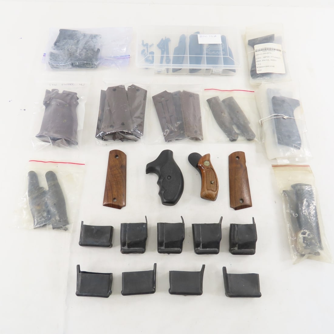 Handgun Pistol Grips, Parts and Pieces: Handgun Pistol Grips, Parts and Pieces - Ruger Revolver, S&W Model 41, 1911 and More Please read terms & conitions and ask questions before bidding.