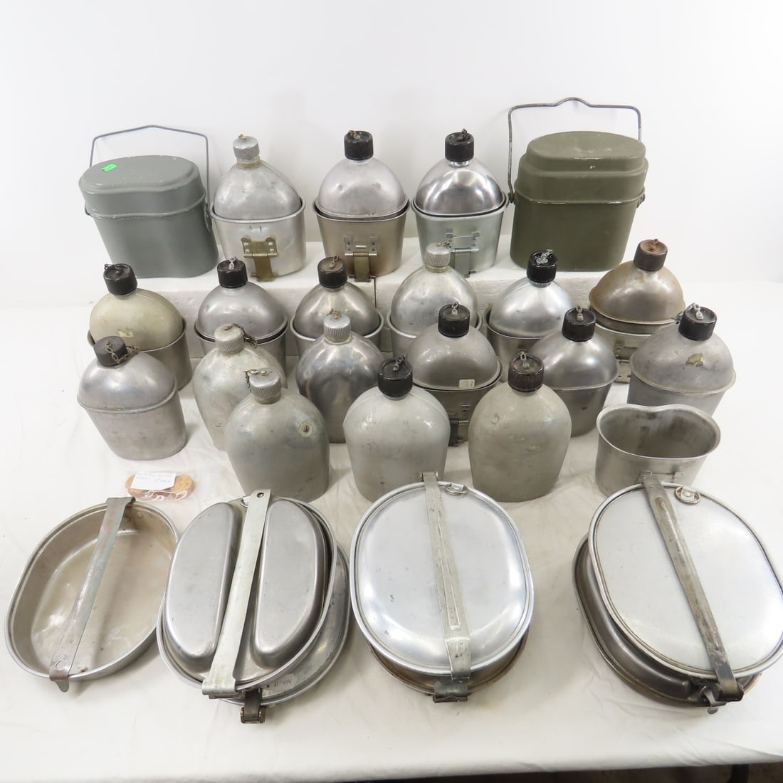 18 Metal Canteens, 9 Mess Kits, Some WW2 (1 of 20)
