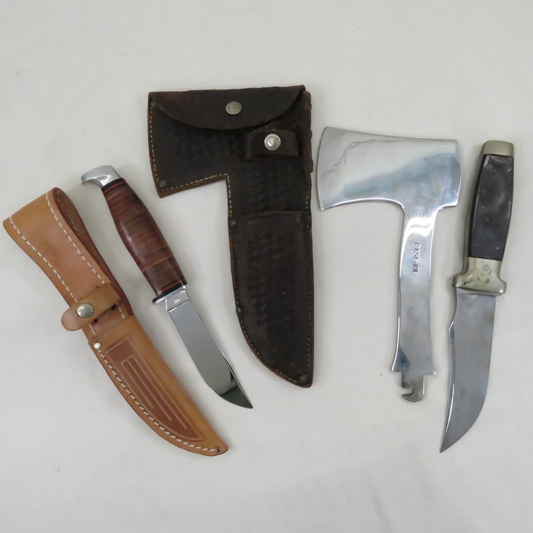 Case XX 866 5" Hunter Knife and Hatchet Set: Case XX 866 5" Hunter Knife and Hatchet Set-1) 5" hunter fixed blade knife with sheath like new 2) Case XX Hatchet & Knife combo with sheath, use same handle/grip- missing 1 side of grip Please ask qu