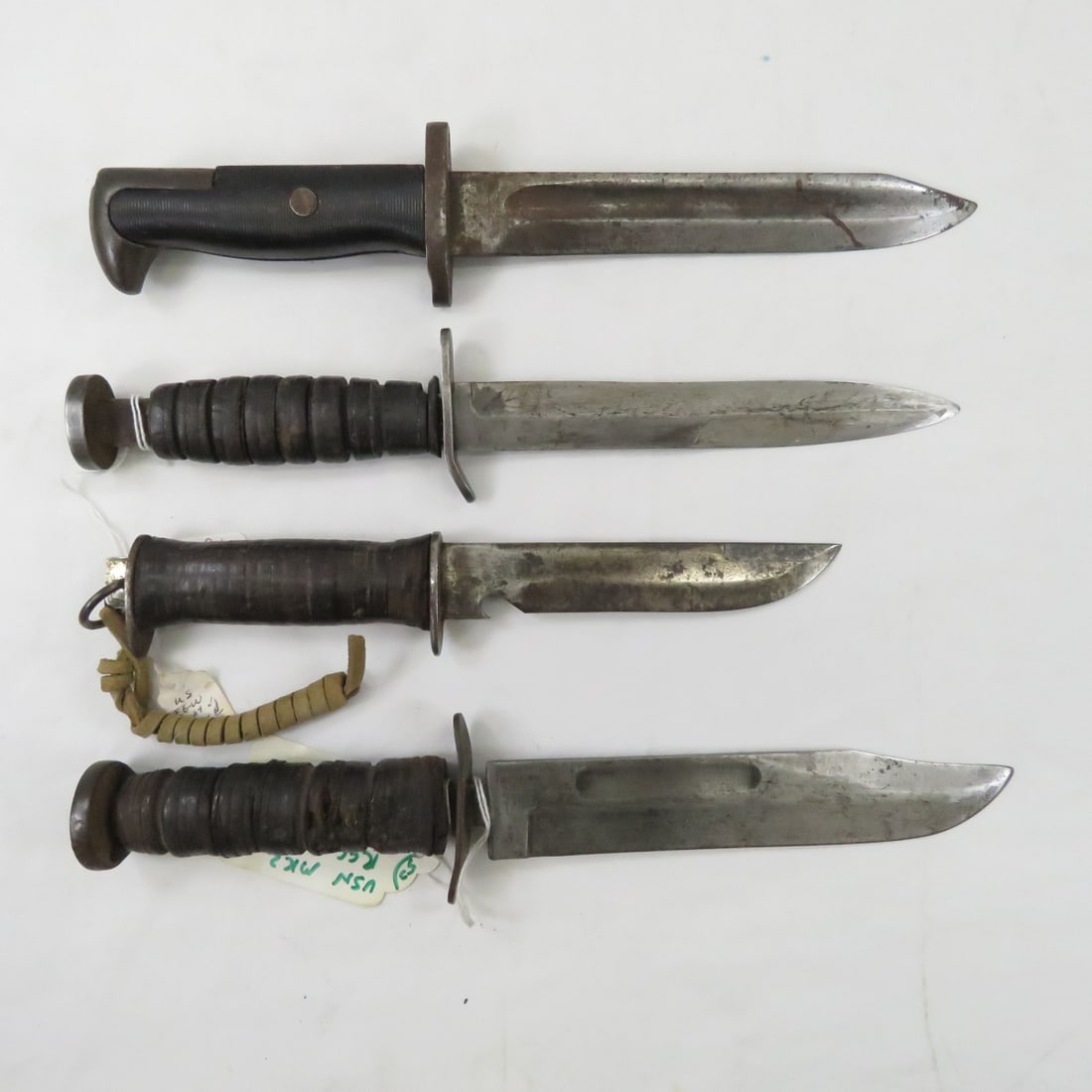 Four US WW2 fighting knives. No scabbards (1 of 20)