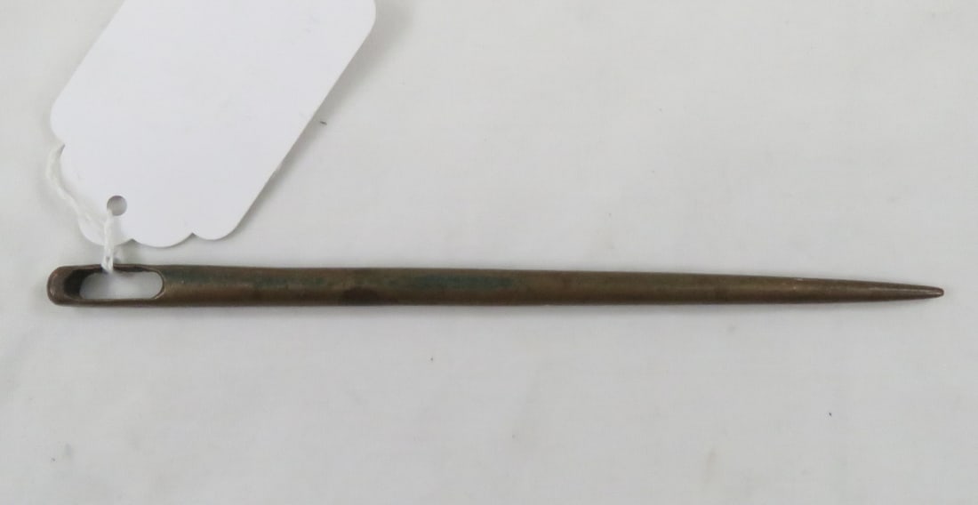 Antique Sailors Awl: Antique Sailors Awl-Used to repair tears and holes in sails. Believed to be bronze. Please ask questions and read terms & conditions before bidding.
