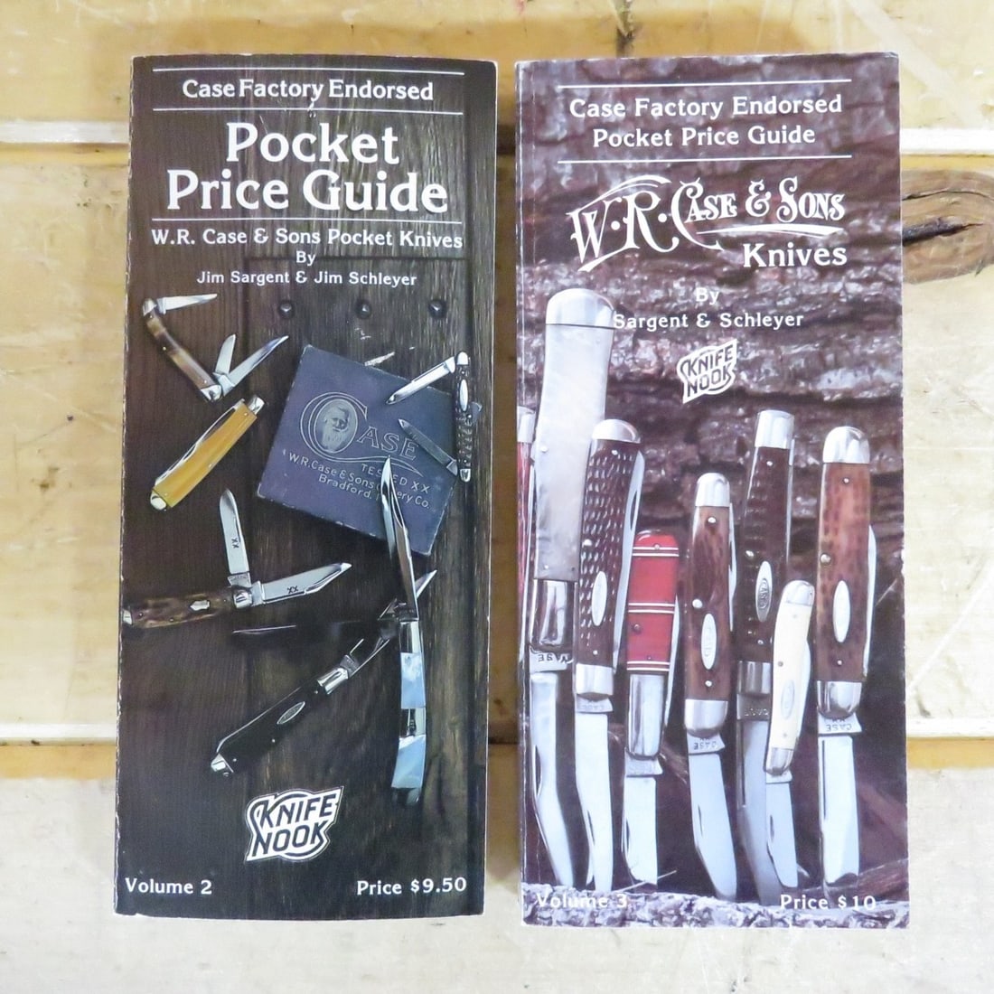 2 W.R. Case Factory Endorsed Pocket price guides (1 of 15)