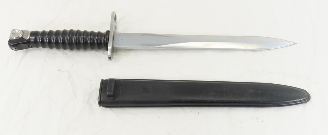 Swiss M1957 Victorinox Bayonet with Scabbard: Swiss M1957 Victorinox Bayonet with Scabbard- Please ask questions and read terms & conditions before bidding.