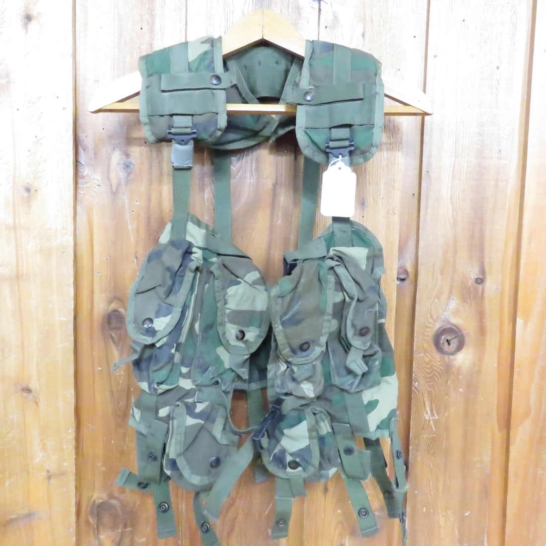 Tactical Load Bearing Vest (1 of 8)