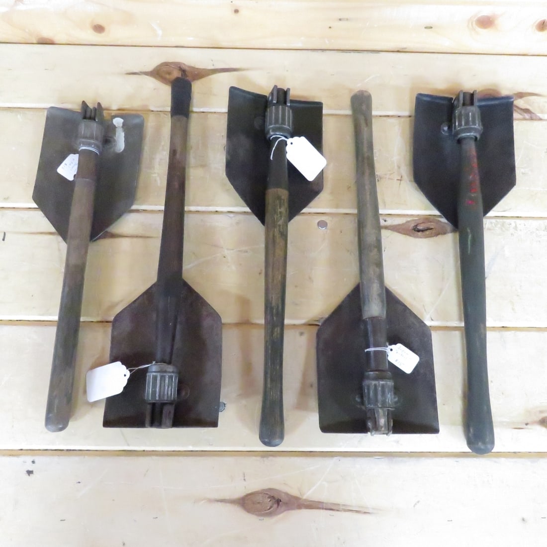 5 wood handled Intrenching Tools (1 of 7)