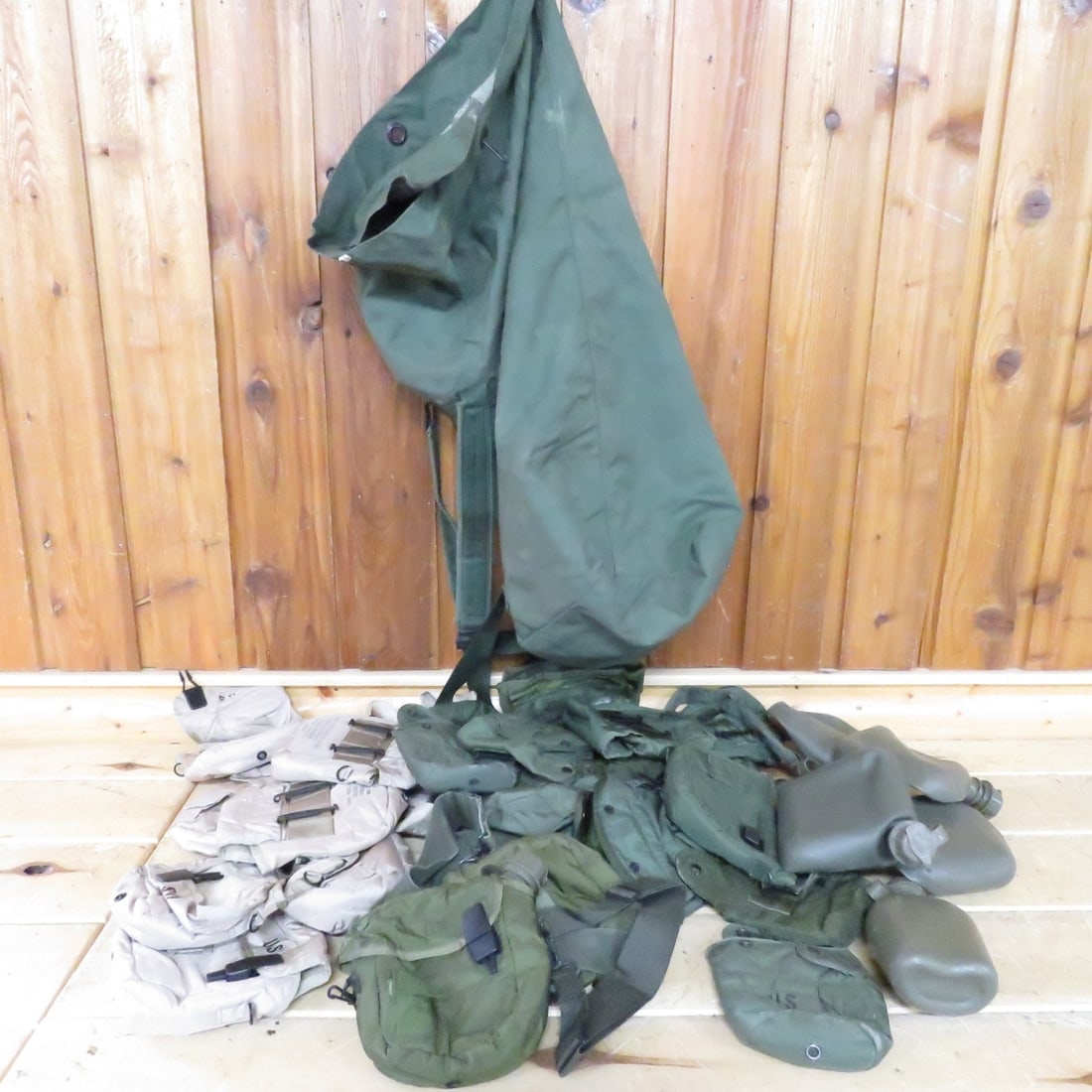 2 Quart canteens & Covers (1 of 15)