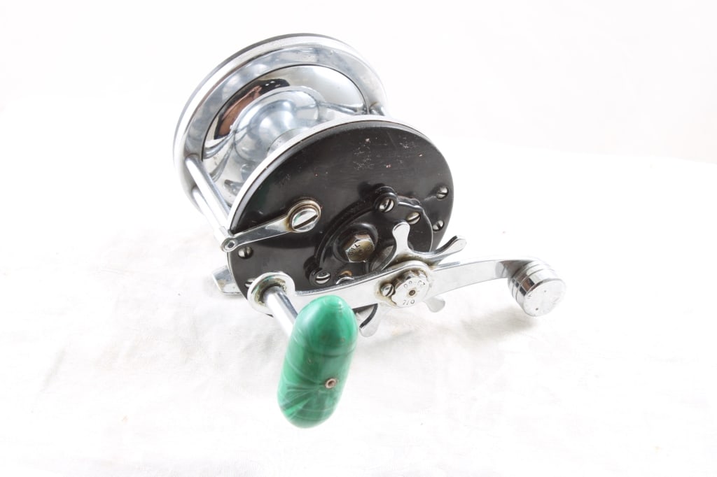Penn 60 Long Beach Fishing Reel Green Handle (1 of 11)