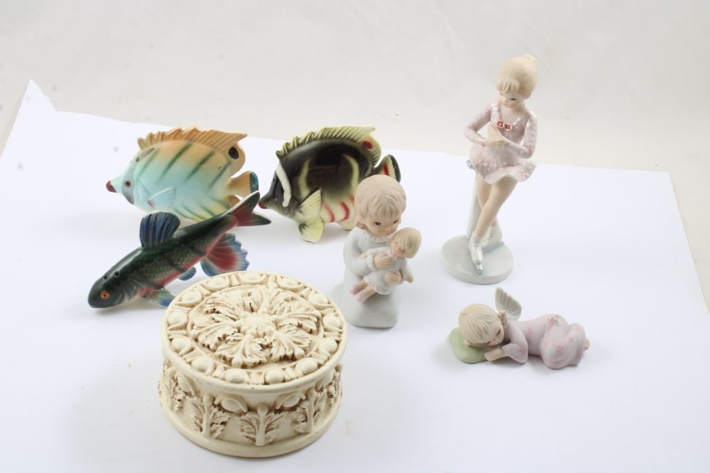 Lefton Figures, Fish Shakers, Vanity Jar: Lefton Figures, Fish Shakers, Vanity Jar - Fish Shakers made in Japan 2 measure 4 3/4" long and 1 is 4" long (4" shaker has a couple of chips), Vanity Jar with lid measures 4" diameter, Lefton figurin