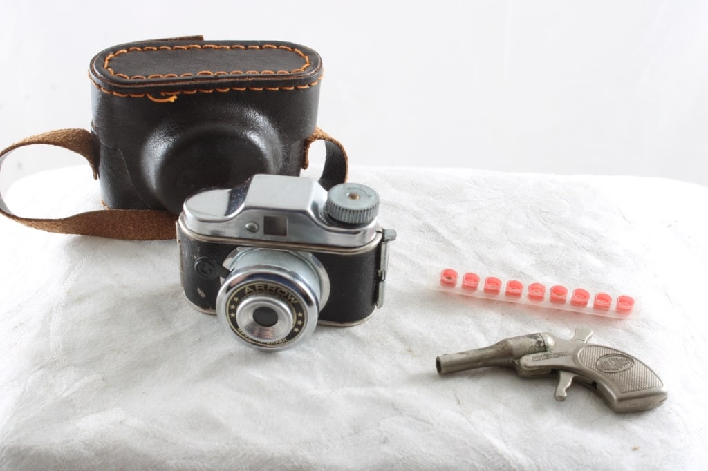 Tiny Mite Cap Gun, Arrow Spy Camera with Case: Tiny Mite Cap Gun, Arrow Spy Camera with Case - Tiny Mite Molgora Mignonette Toy Cap Gun with 9 precision caps and 1960's Arrow Miniature Spy Camera with leather case. Both as pictured. Please ask que