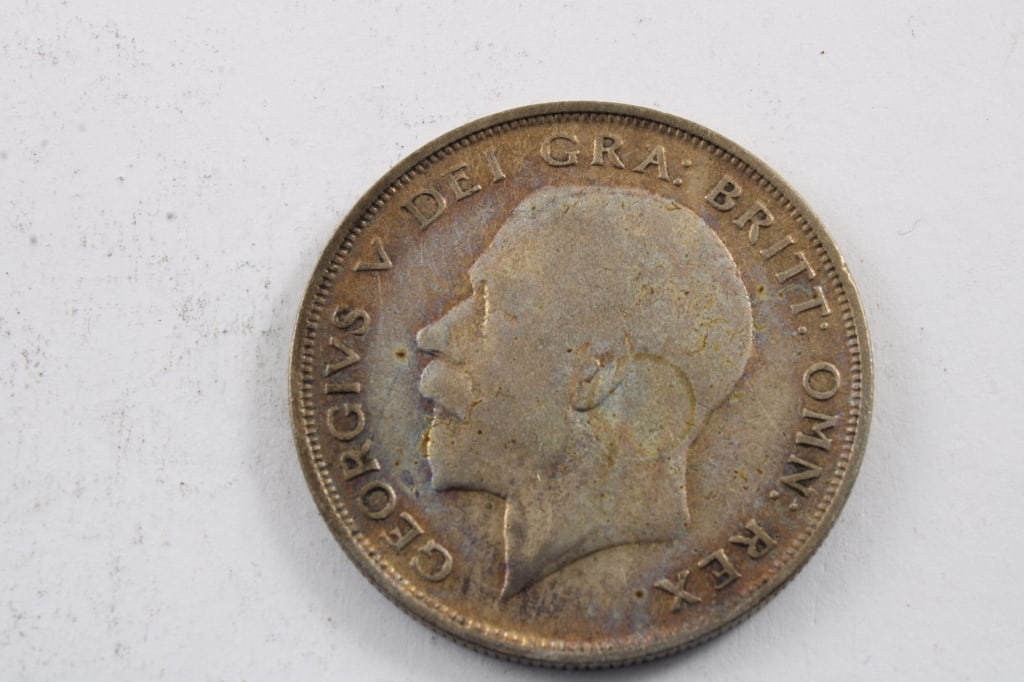 Great Britain 1920 1/2 Crown Silver Coin: Great Britain 1920 1/2 Crown Silver Coin - As pictured. Please ask questions and read terms & conditions before bidding.