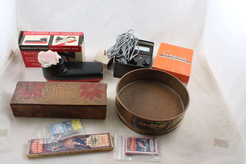 Glove Box, Shoe Shiner, Sieve, Temp Indicator (1 of 15)