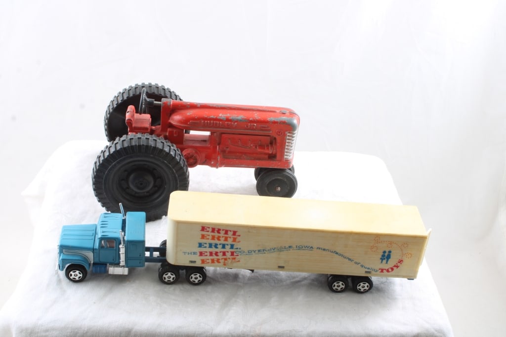 Hubley Jr Tractor & Ertl Semi Tractor Trailer Toys (1 of 17)