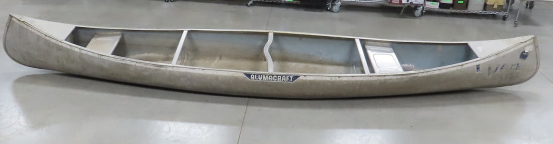 16' Alumacraft  Aluminum Canoe (1 of 11)