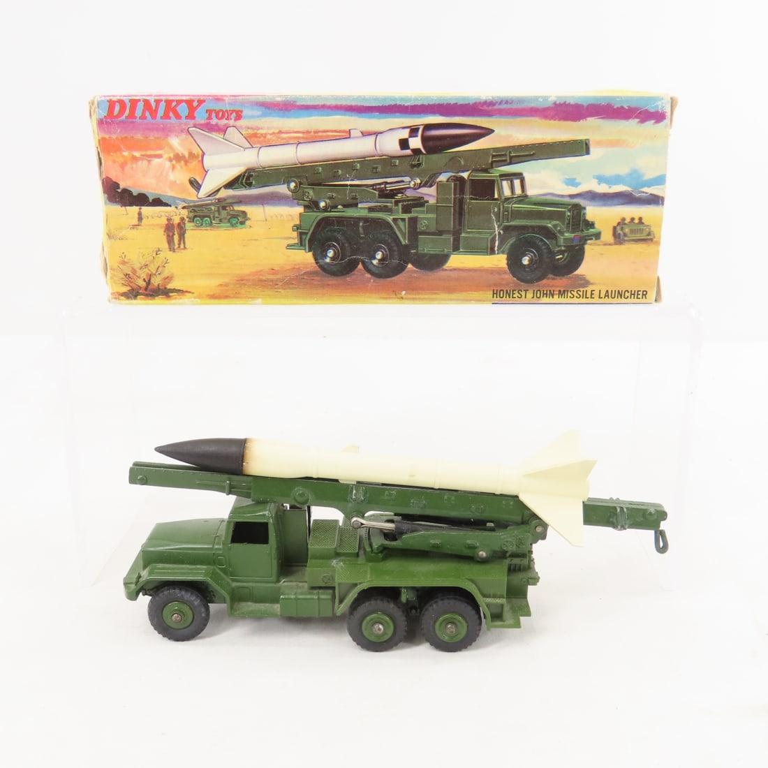 Dinky Toys #665 Honest John Missile launcher & box (1 of 16)