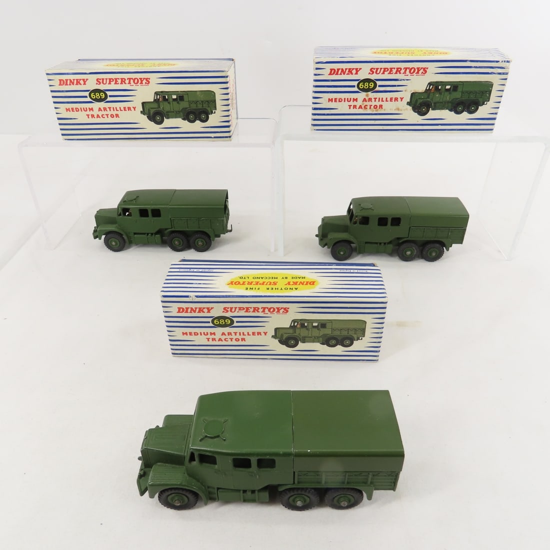 3 Dinky SuperToys #689 Artillery Tractors & boxes: 3 Dinky SuperToys #689 Artillery Tractors & boxes - 2 different box styles Please read terms & conditions and ask questions before bidding.