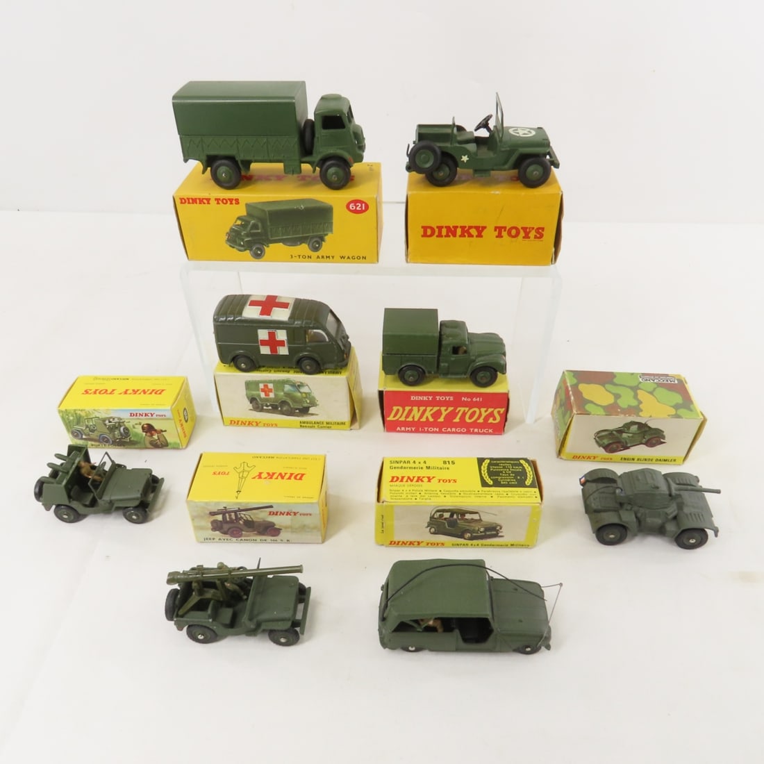 8 Dinky Toys Military Vehicles with boxes (1 of 17)