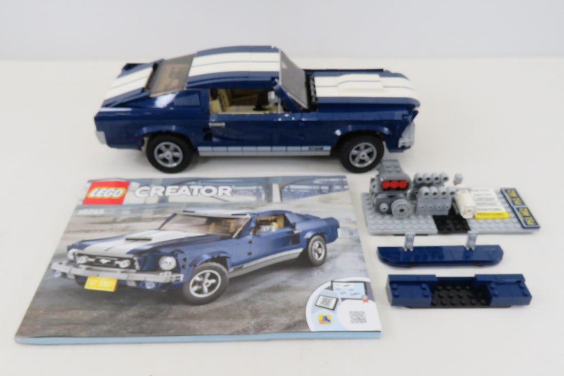 LEGO Creator Expert #10265 Blue Ford Mustang: LEGO Creator Expert #10265 Blue Ford Mustang - With Booklet. As shown Please read terms & conditions and ask questions before bidding.