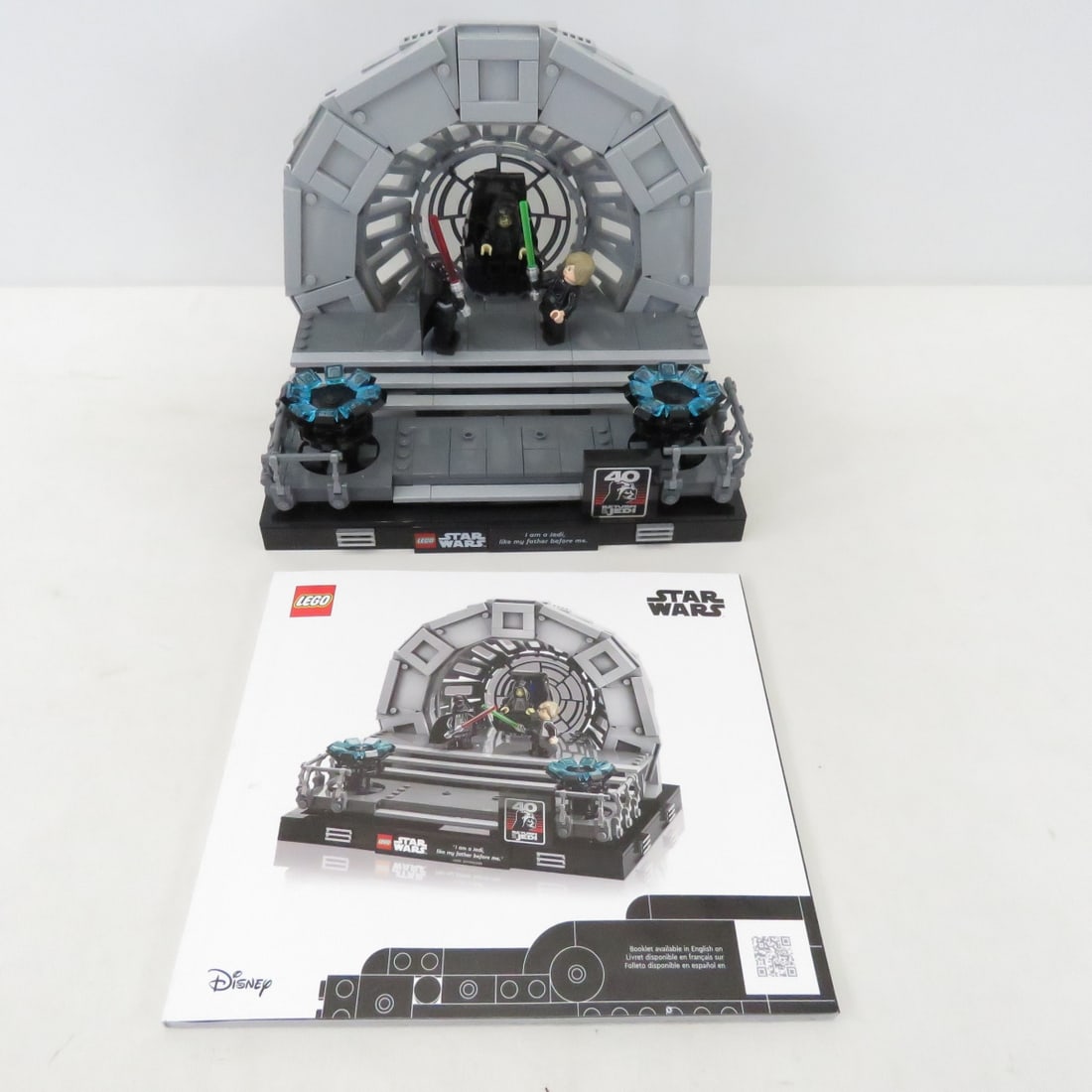 LEGO STAR WARS #75352 Emperor's Throne Diorama: LEGO STAR WARS #75352 Emperor's Throne Diorama - With Booklet. As shown Please read terms & conditions and ask questions before bidding.