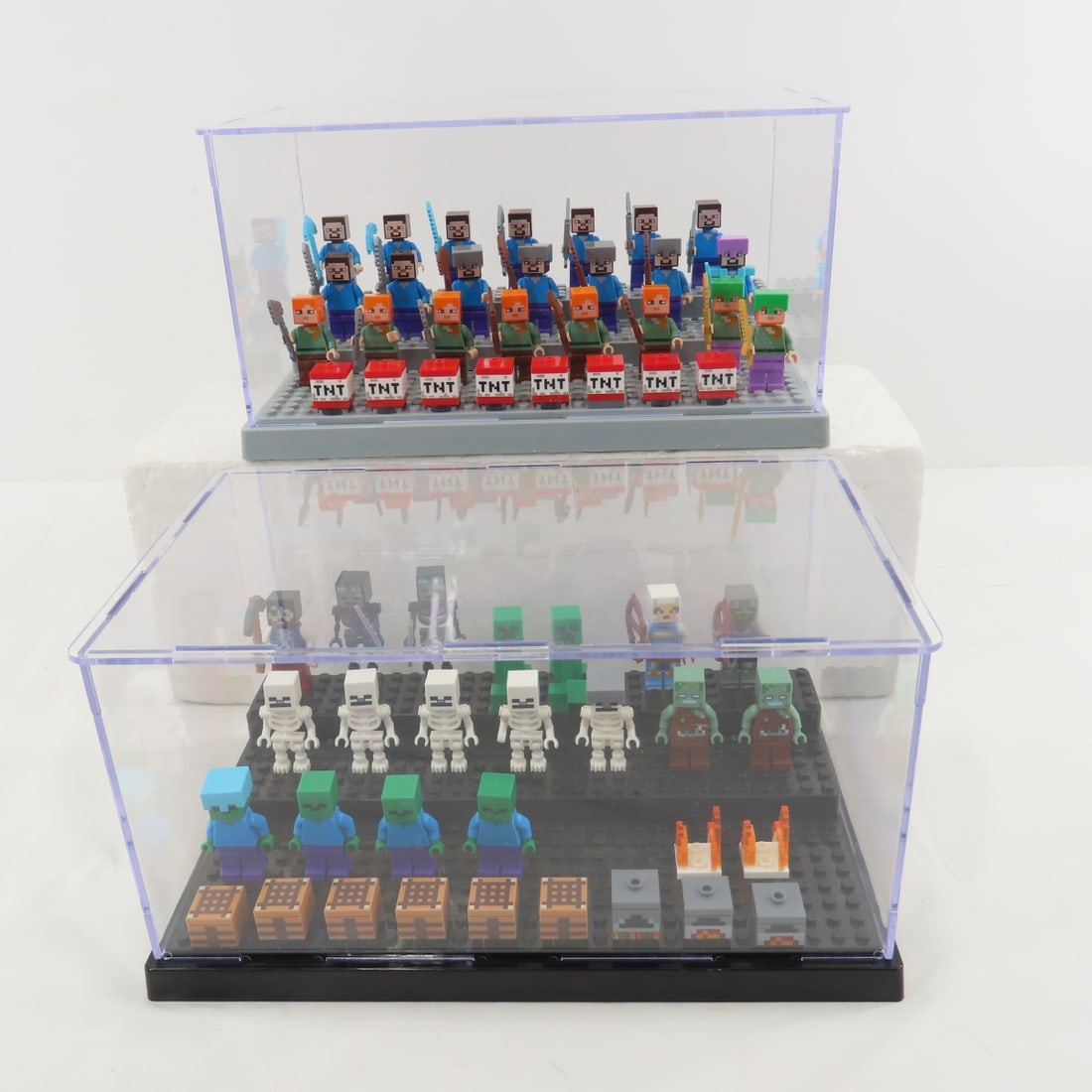 40 Minecraft LEGO Mini Figures in 2 Displays (1 of 17)