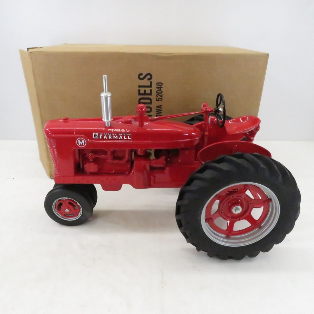 Scale Models McCormick Deering Tractor: Scale Models McCormick Deering Tractor - Large Scale, IH Farmall McCormick Deering Tractor, Die Cast Metal, New, Open Box Please read terms & conditions and ask questions before bidding.