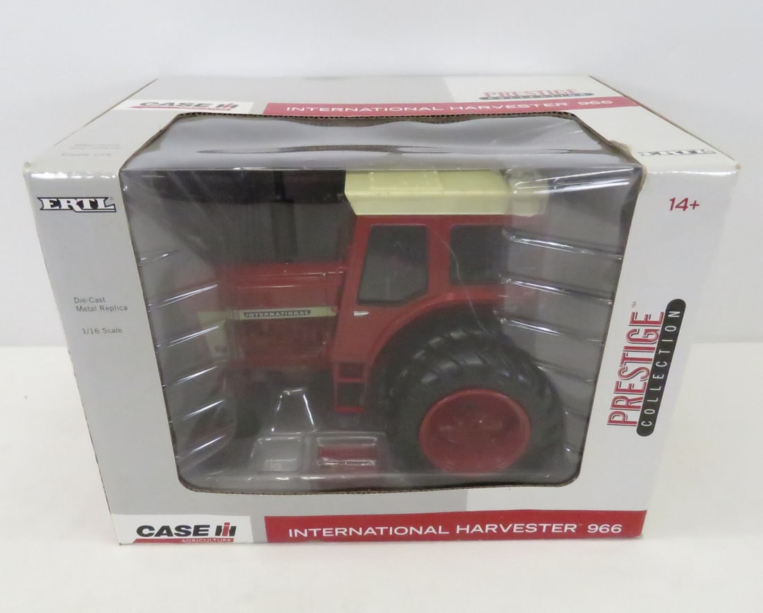 International Harvester 966 Tractor, Ertl 14761 (1 of 11)