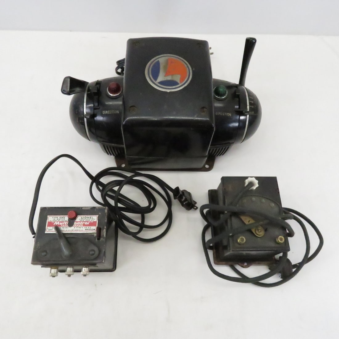 Lionel Type VW, A, and 1042 Transformers: Lionel Type VW, A, and 1042 Transformers - untested Please read terms & conditions and ask questions before bidding.