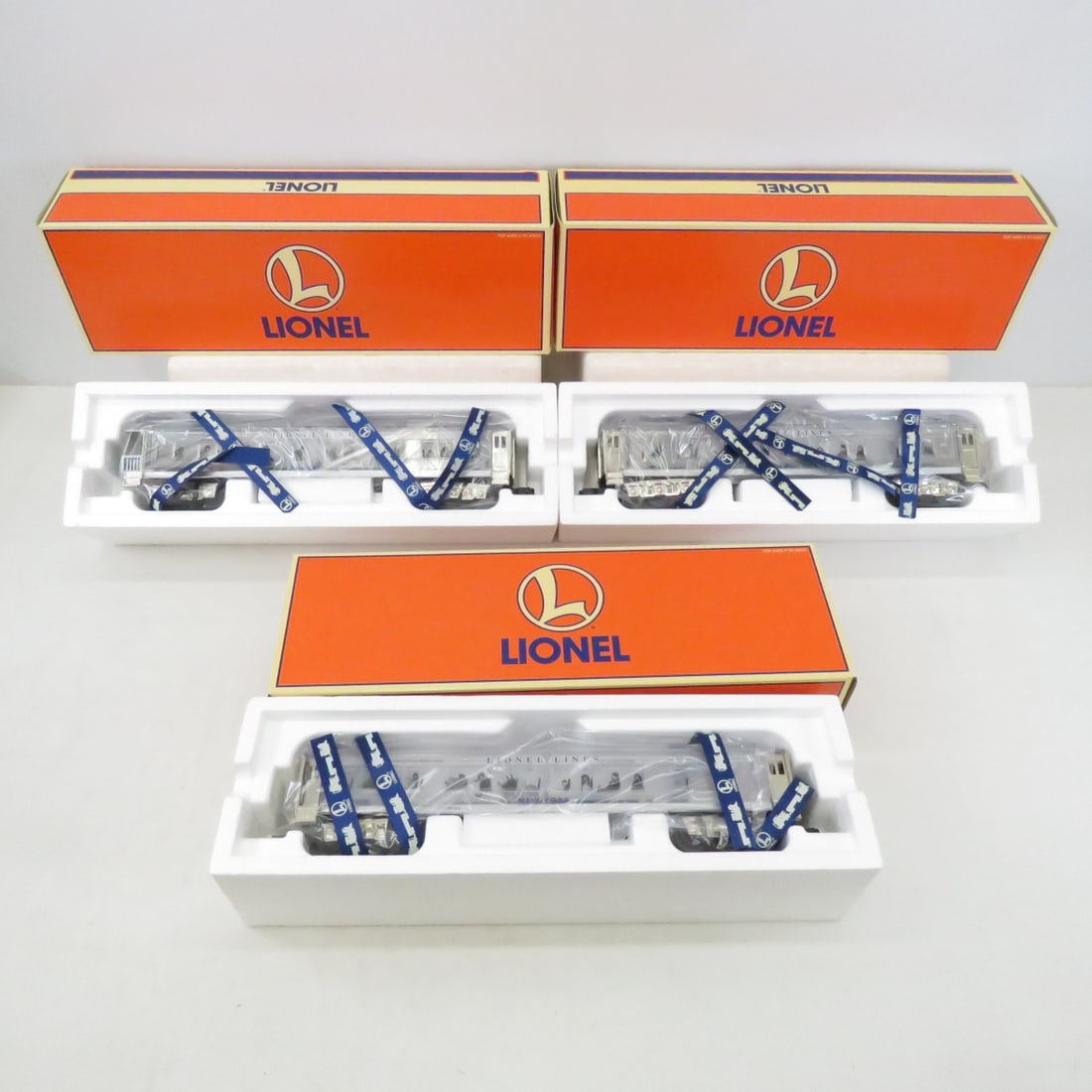 3 Lionel Lines Platinum Ghost Clear Madison Cars (1 of 12)