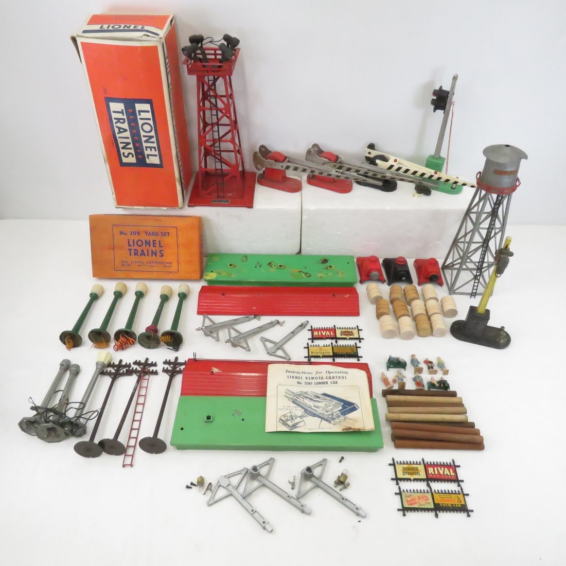 Lionel Accessories-some in boxes (1 of 20)