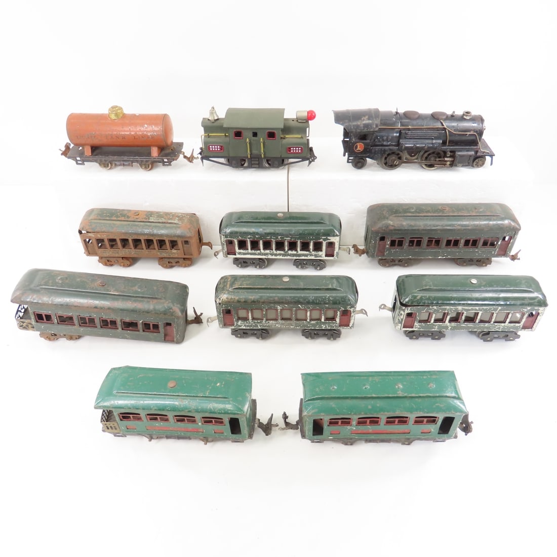 American Flyer Electric 12010 Engine & 3 Pullmans (1 of 17)