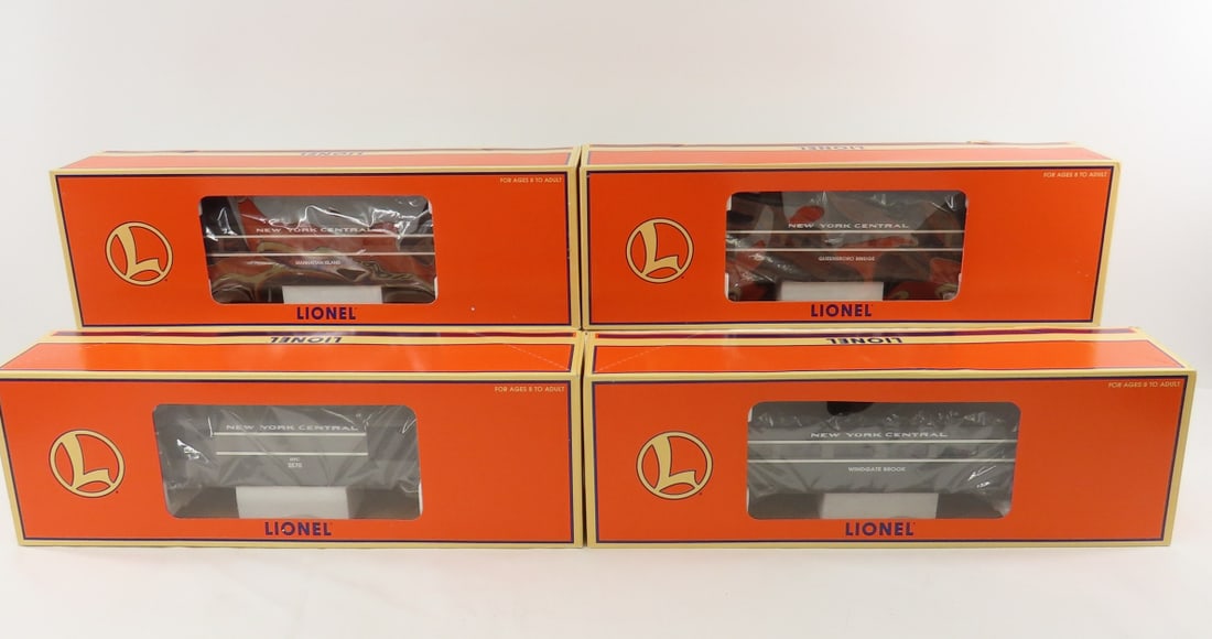 Set of 4 Lionel NYC Passenger Cars (1 of 13)