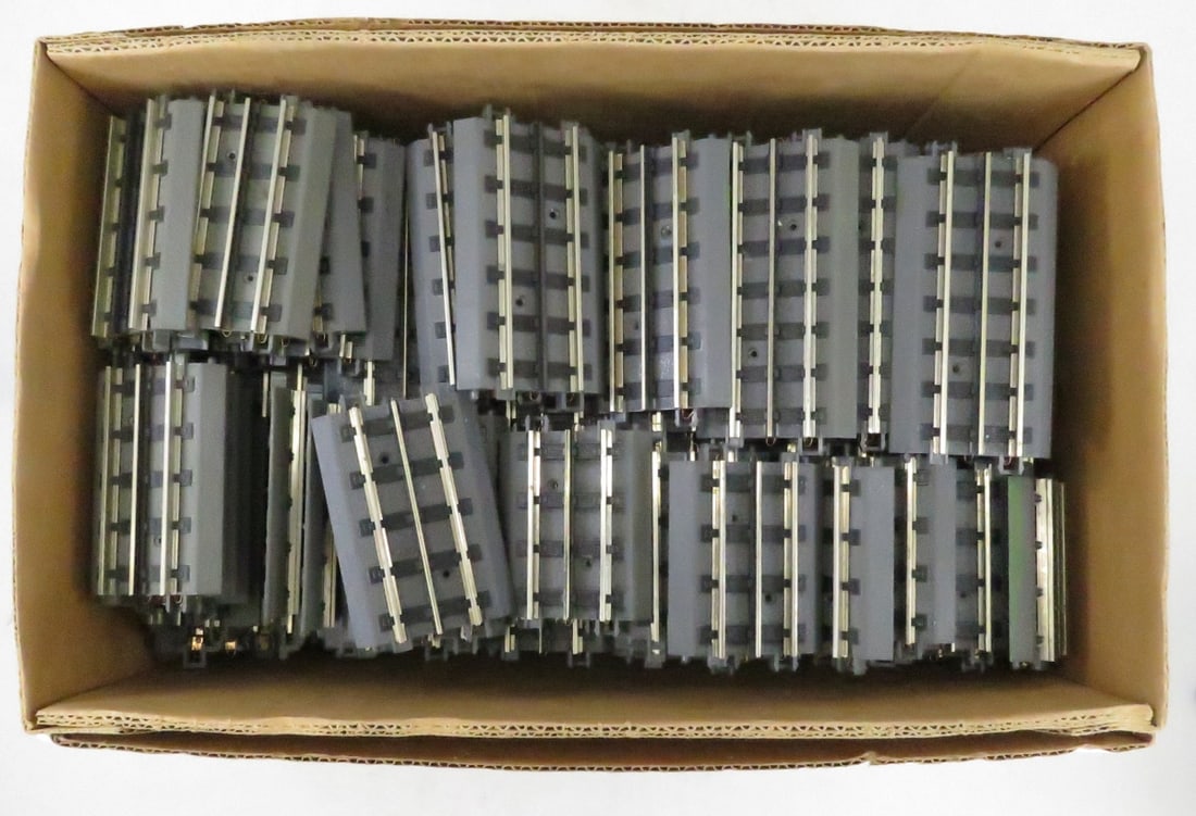 MTH Track RealTrax O Gauge 64 10" & 37 small (1 of 8)