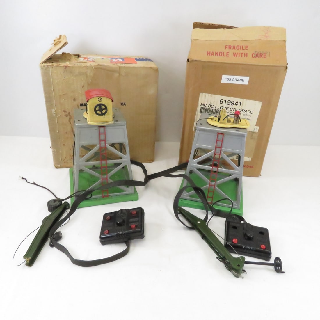 2 Vintage Lionel 165 Cranes for Parts & Repair (1 of 18)