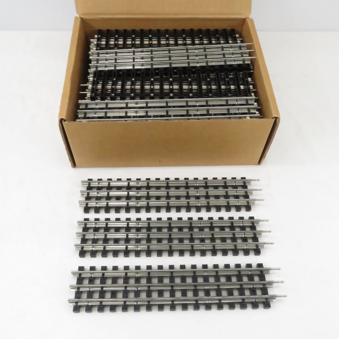 K-Line Super K Straight Track O/O27Gauge 37 Pieces (1 of 4)