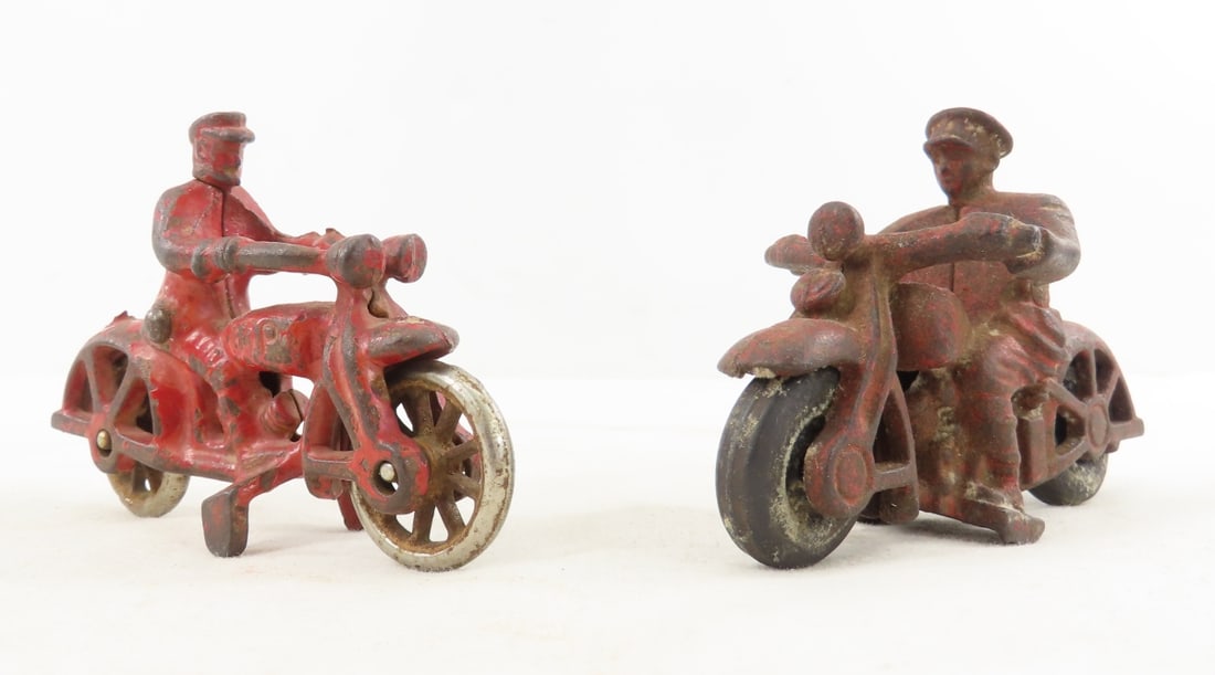 2 Hubley Cast Iron Motorcycles (1 of 16)