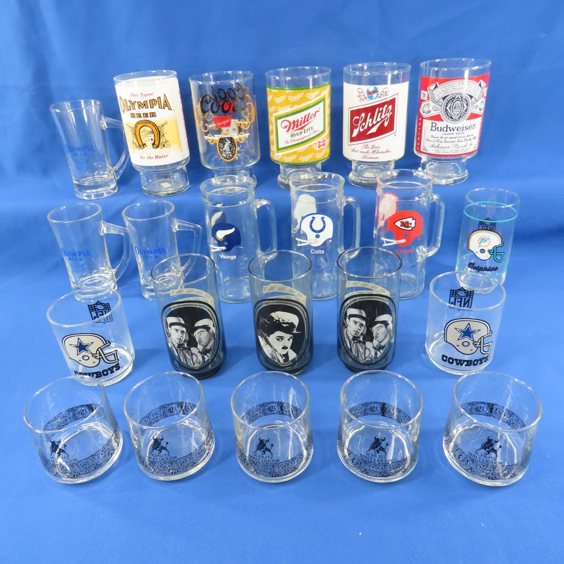 Beer, NFL & Other Collector Glasses: Beer, NFL & Other Collector Glasses - Please ask questions & read terms and conditions before bidding.