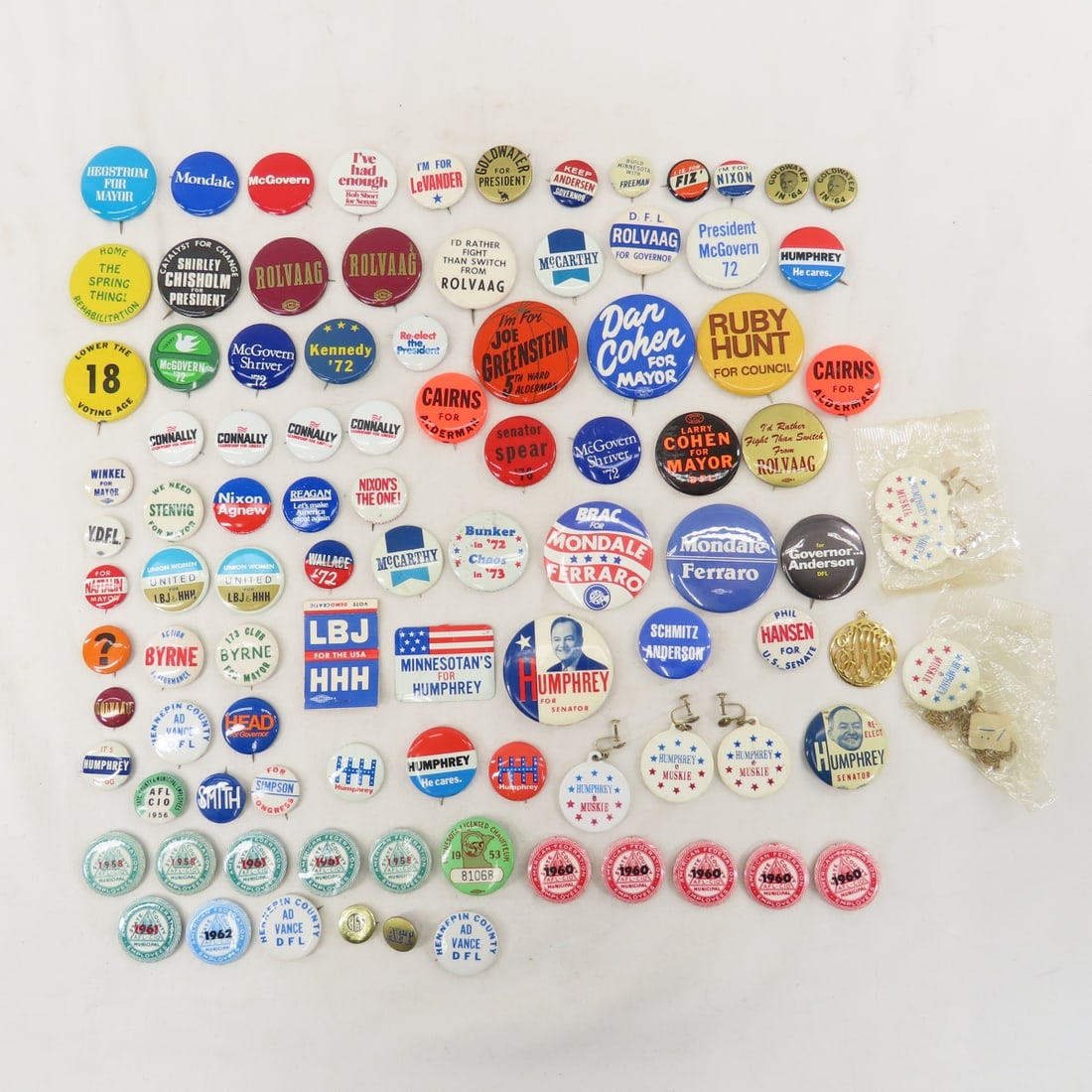 Vintage MN Political Campaign Pinback Buttons (1 of 12)