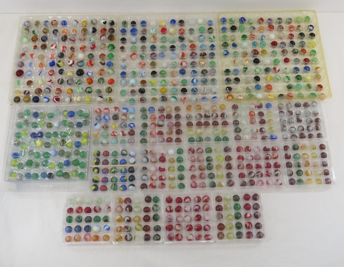 Collection of vintage & modern marbles in trays: Collection of vintage & modern marbles in trays - Please ask questions & read terms and conditions before bidding.