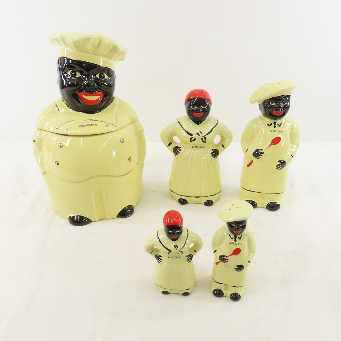 1940's USA Pearl China Cooky cookie jar with S&P: 1940's USA Pearl China Cooky cookie jar with S&P - Please ask questions & read terms and conditions before bidding.