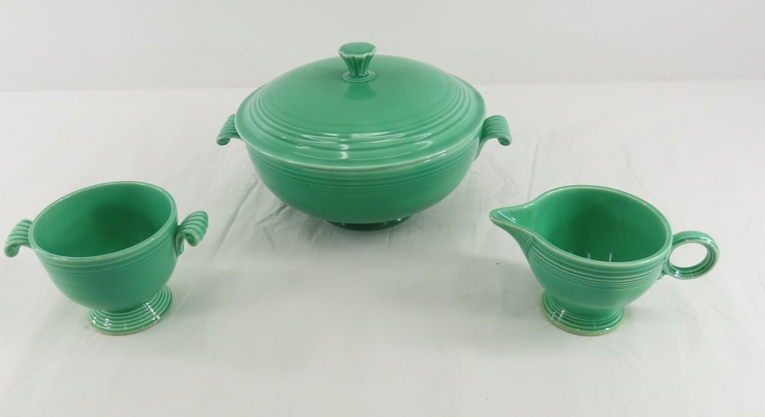 Vintage Fiesta L. Green Casserole, Sugar & Creamer: Vintage Fiesta L. Green Casserole, Sugar & Creamer - no lid on sugar Please ask questions & read terms and conditions before bidding.