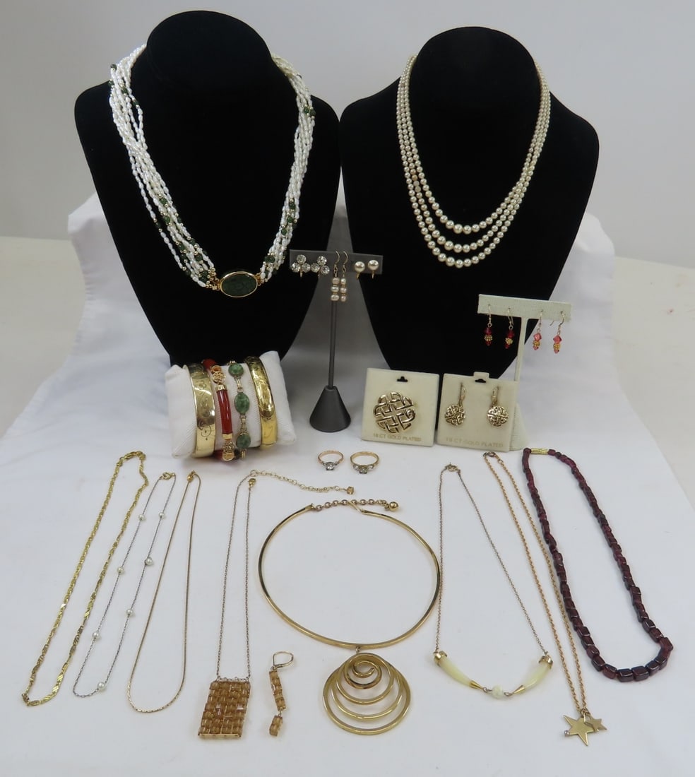 Gold Filled, Gold Plated & Sterling Jewelry: Gold Filled, Gold Plated & Sterling Jewelry - pearls have sterling findings, garnet necklace has no precious metal Please ask questions & read terms and conditions before bidding.