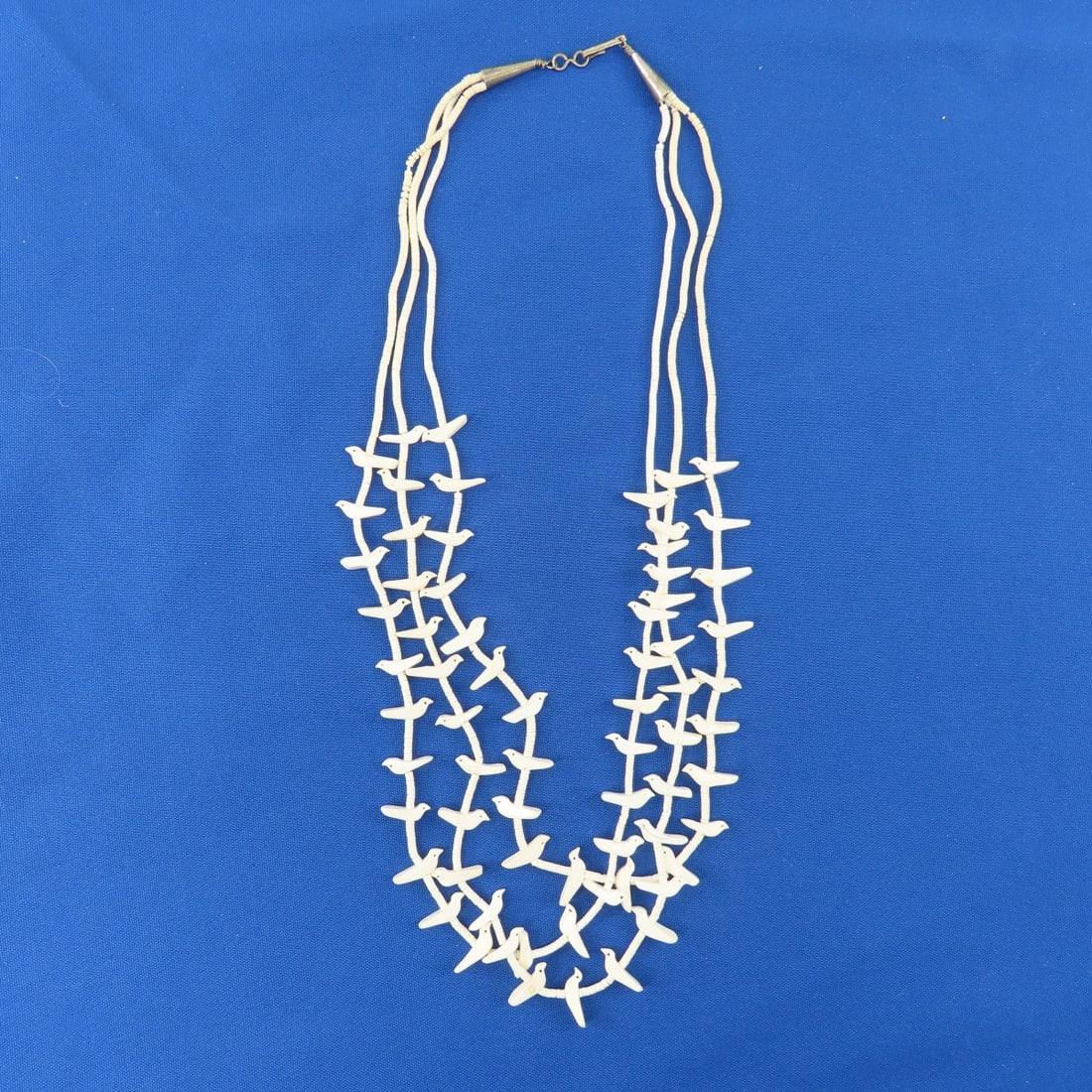 Native American Santo Domingo Fetish Necklace: Native American Santo Domingo Fetish Necklace - Please ask questions & read terms and conditions before bidding.