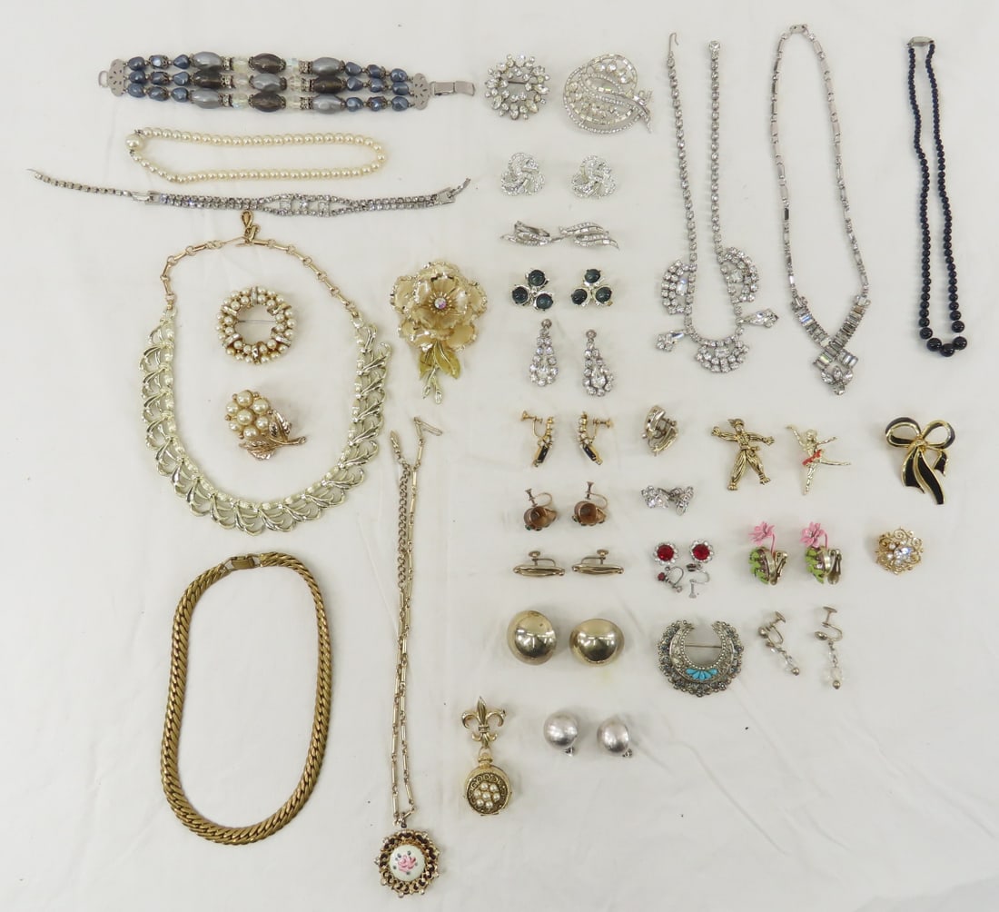 Vintage Coro, some Pegasus & Other Jewelry: Vintage Coro, some Pegasus & Other Jewelry - Please ask questions & read terms and conditions before bidding.