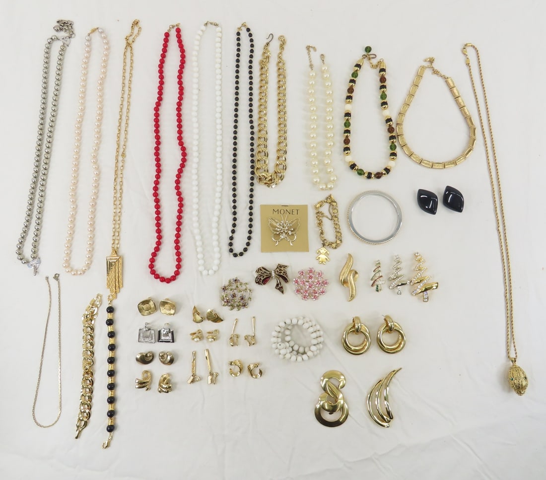 Vintage Monet & Other Jewelry: Vintage Monet & Other Jewelry - Please ask questions & read terms and conditions before bidding.