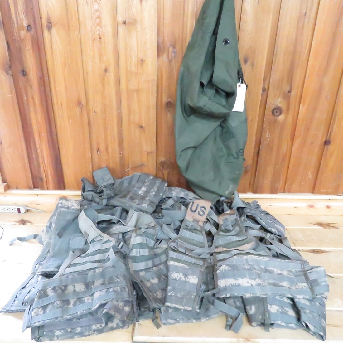 15 Load carrying vests (LCV) in duffel bag (1 of 9)